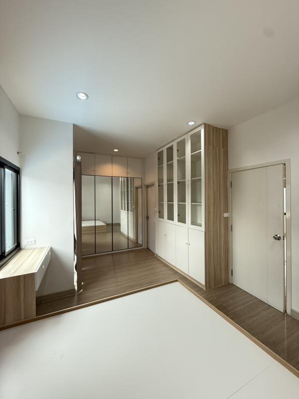 รูปที่7 ต้องการขายทาวน์โฮม ลาดสวาย ลำลูกกา ราคา 2,600,000 บาท