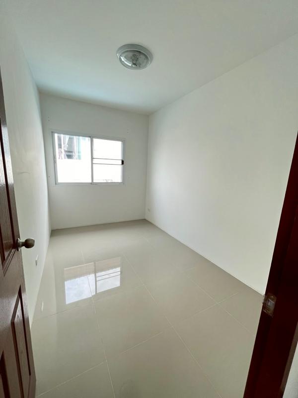 รูปที่6 ต้องการขายทาวน์โฮม บ่อวิน ศรีราชา ราคา 2,000,000 บาท