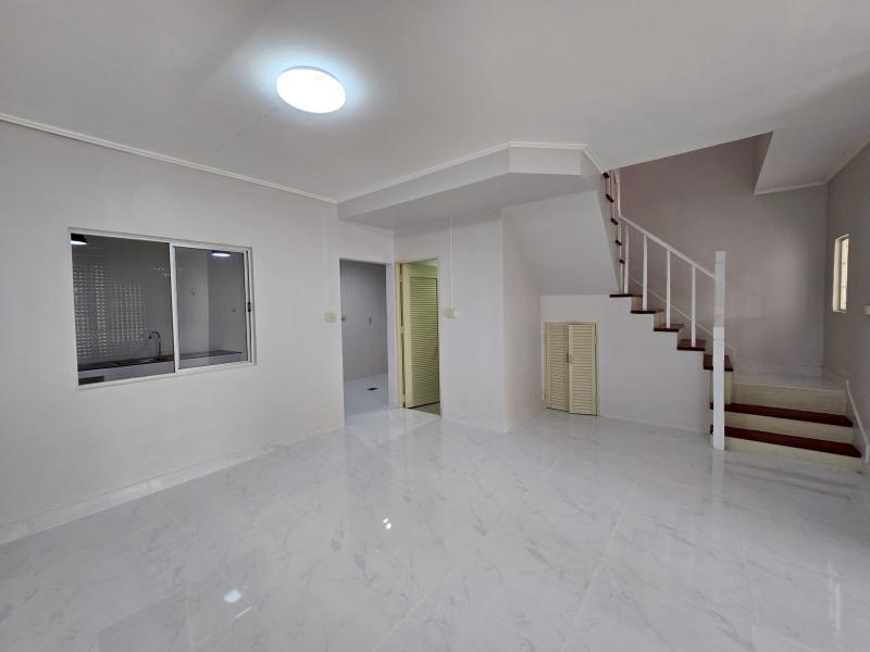 รูปที่3 ต้องการขายทาวน์โฮม คลองสาม คลองหลวง ราคา 1,800,000 บาท