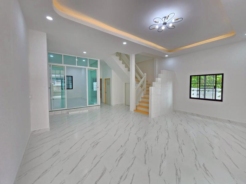 รูปที่3 ต้องการขายบ้านพร้อมที่ดิน ประชาธิปัตย์ ธัญบุรี ราคา 2,400,000 บาท