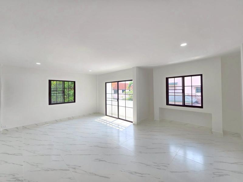 รูปที่8 ต้องการขายบ้านพร้อมที่ดิน ประชาธิปัตย์ ธัญบุรี ราคา 2,400,000 บาท