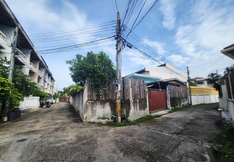 รูปที่3 ต้องการขายบ้านพร้อมที่ดิน บางยี่ขัน เขตบางพลัด ราคา 7,990,000 บาท