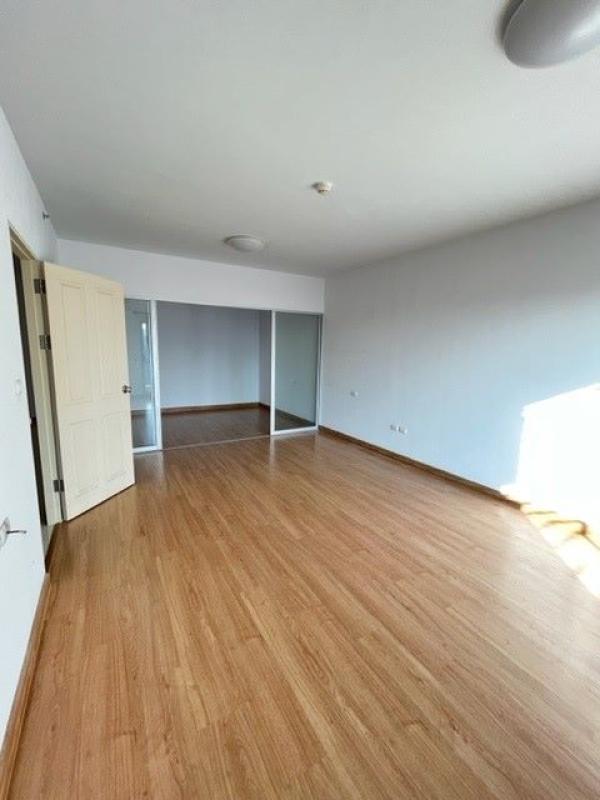 รูปที่4 ต้องการขายคอนโดมิเนียม บางกะปิ เขตห้วยขวาง ราคา 3,990,000 บาท