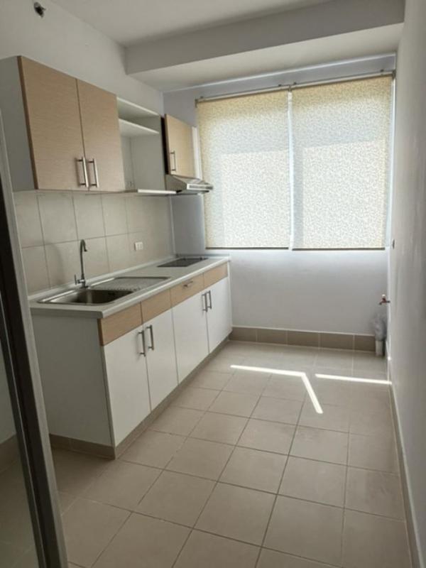 รูปที่5 ต้องการขายคอนโดมิเนียม บางกะปิ เขตห้วยขวาง ราคา 3,990,000 บาท