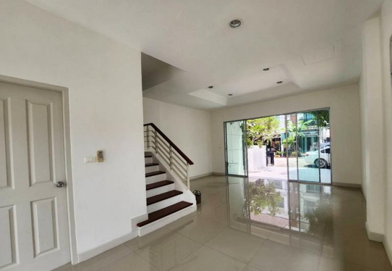 รูปที่3 ต้องการขายทาวน์โฮม สะพานสูง เขตสะพานสูง ราคา 4,950,000 บาท