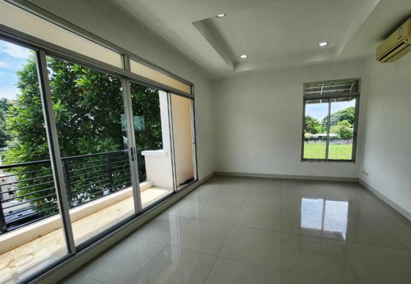 รูปที่4 ต้องการขายทาวน์โฮม สะพานสูง เขตสะพานสูง ราคา 4,950,000 บาท