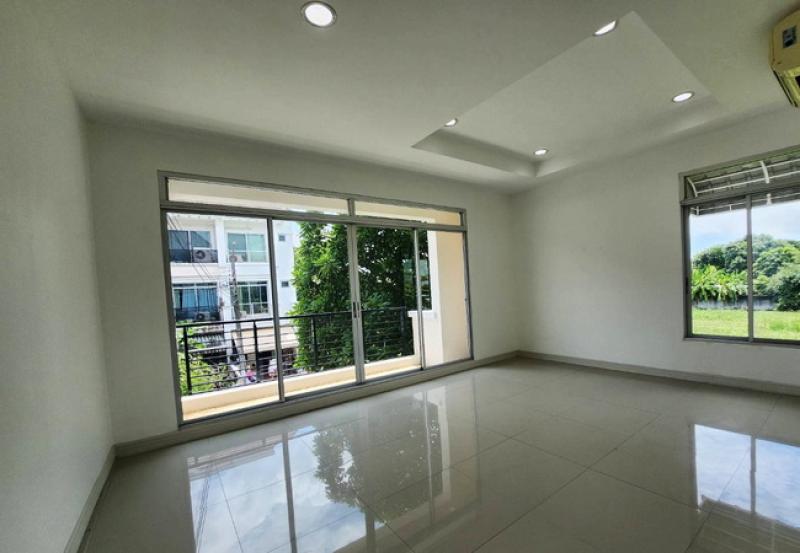 รูปที่5 ต้องการขายทาวน์โฮม สะพานสูง เขตสะพานสูง ราคา 4,950,000 บาท