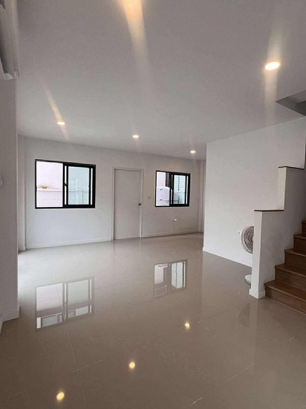 รูปที่2 ต้องการขายบ้านพร้อมที่ดิน สำโรงเหนือ เมืองสมุทรปราการ ราคา 6,500,000 บาท