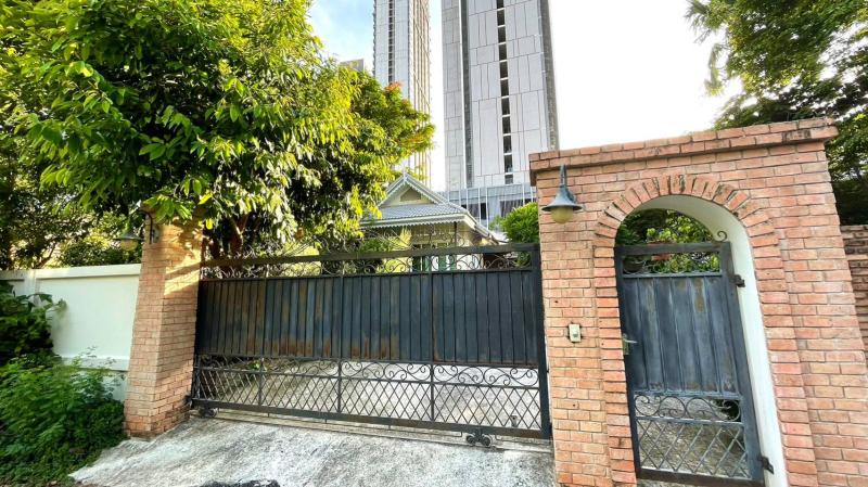 รูปที่3 ต้องการขายบ้านพร้อมที่ดิน บางจาก เขตพระโขนง ราคา 25,000,000 บาท