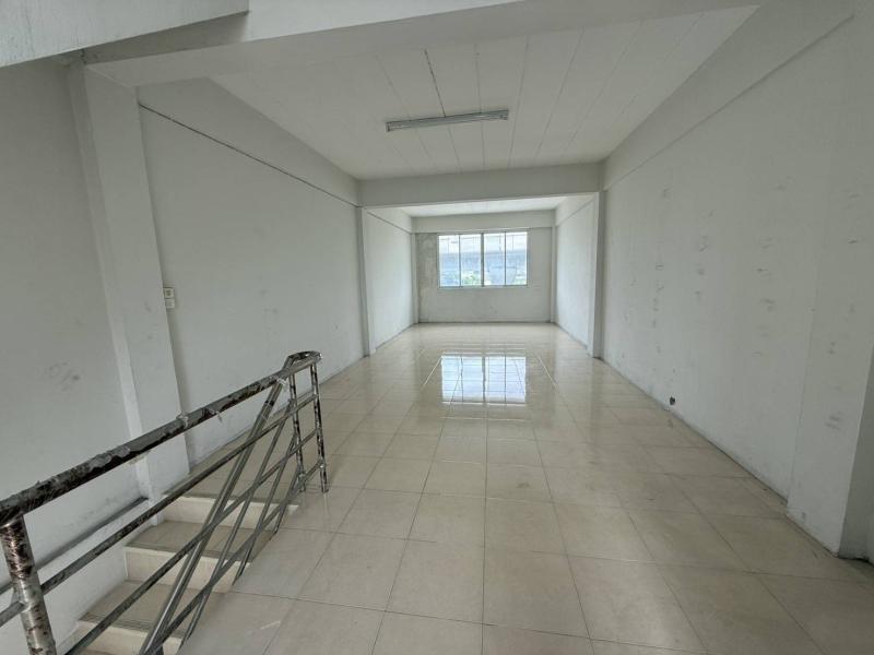 รูปที่3 ต้องการขายอาคารพาณิชย์ แสมดำ เขตบางขุนเทียน ราคา 17,500 บาท