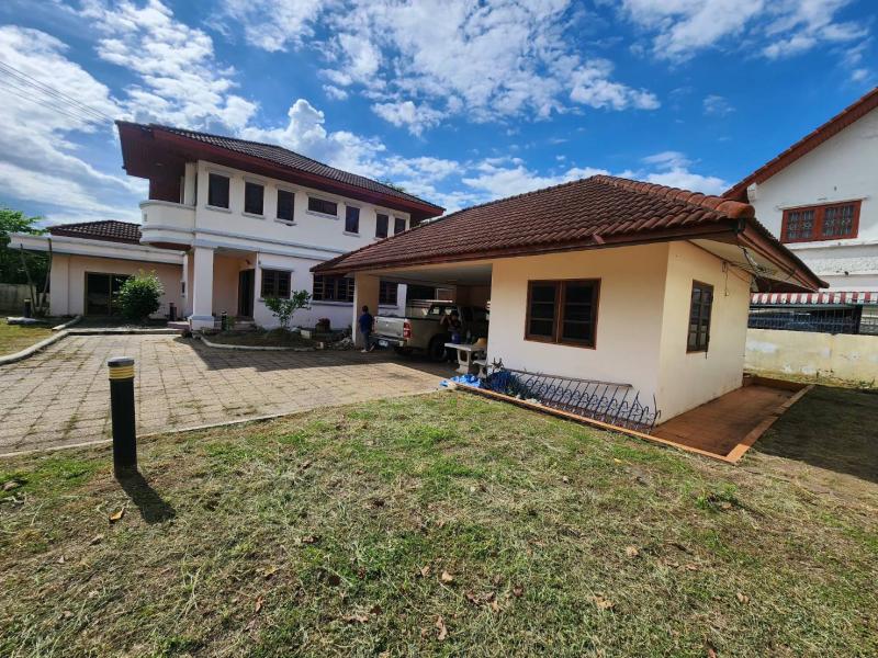 รูปที่2 ต้องการขายบ้านพร้อมที่ดิน หลักหก เมืองปทุมธานี ราคา 14,000,000 บาท