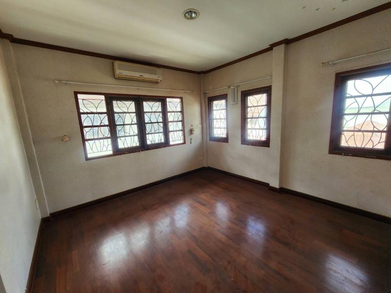 รูปที่4 ต้องการขายบ้านพร้อมที่ดิน หลักหก เมืองปทุมธานี ราคา 14,000,000 บาท