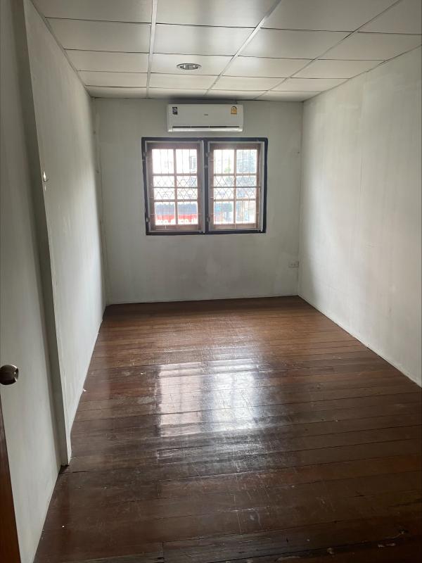 รูปที่4 ให้เช่าบ้านพร้อมที่ดิน บางบำหรุ เขตบางพลัด ราคา 15,000 บาท