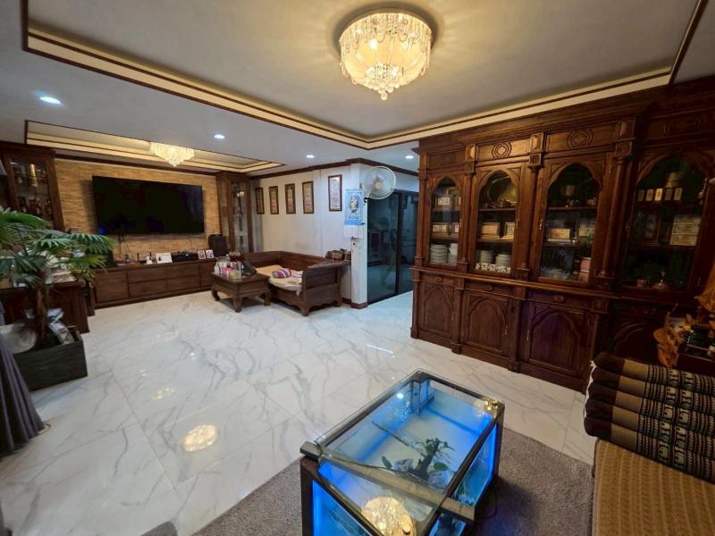 รูปที่2 ต้องการขายบ้านพร้อมที่ดิน บางจาก เขตพระโขนง ราคา 6,500,000 บาท