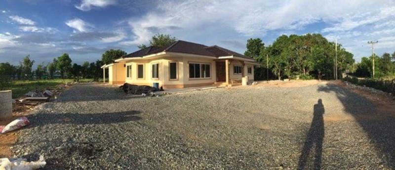 รูปที่2 ให้เช่าบ้านพร้อมที่ดิน หัวถนน พนัสนิคม ราคา 14,000 บาท