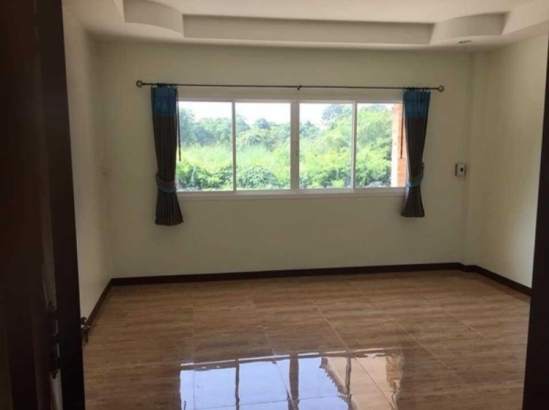 รูปที่8 ให้เช่าบ้านพร้อมที่ดิน หัวถนน พนัสนิคม ราคา 14,000 บาท