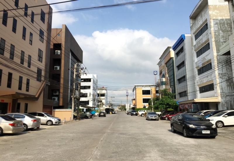 รูปที่2 ต้องการขายอาคารพาณิชย์ ราชาเทวะ บางพลี ราคา 45,000,000 บาท