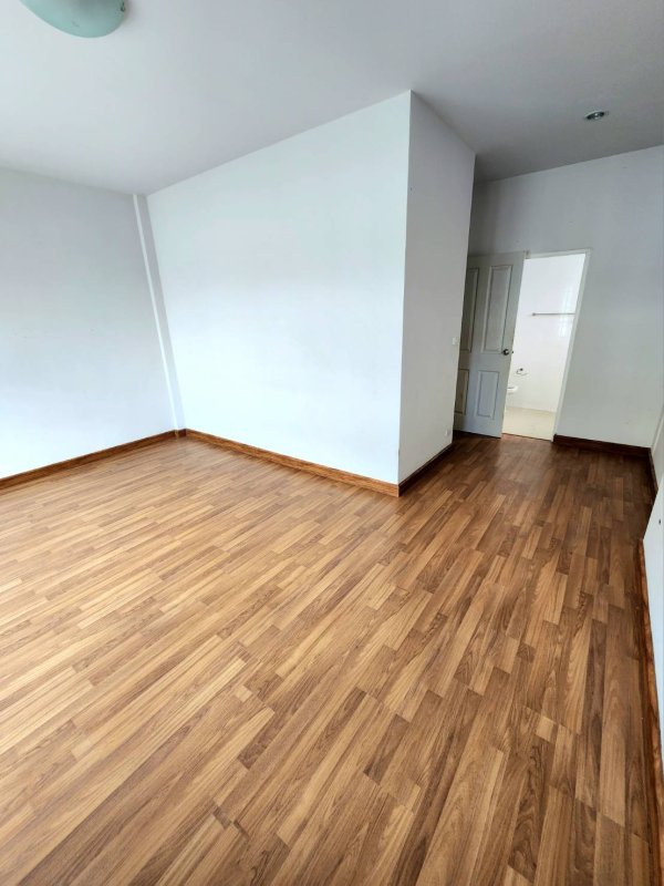 รูปที่4 ต้องการขายทาวน์โฮม ท่าแร้ง เขตบางเขน ราคา 3,850,000 บาท