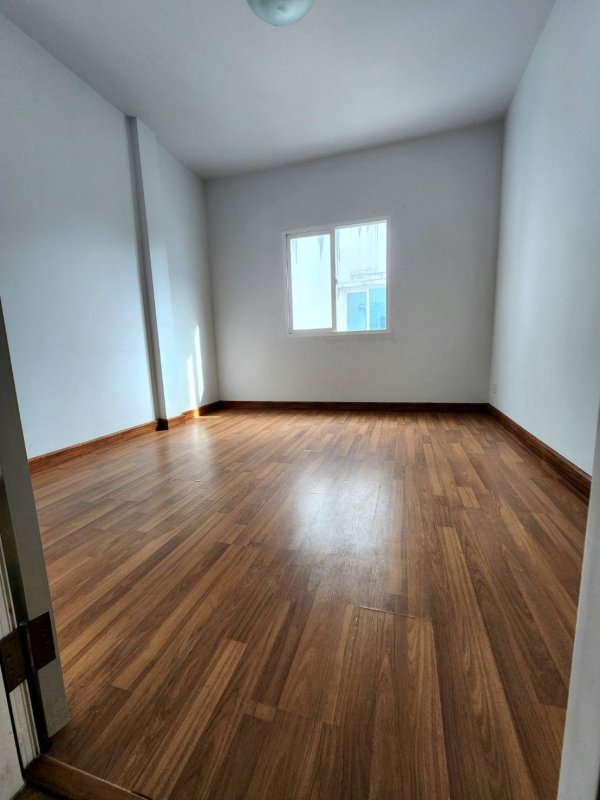 รูปที่5 ต้องการขายทาวน์โฮม ท่าแร้ง เขตบางเขน ราคา 3,850,000 บาท