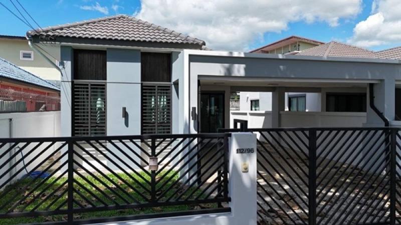 รูปที่2 ต้องการขายบ้านพร้อมที่ดิน สุรศักดิ์ ศรีราชา ราคา 2,590,000 บาท