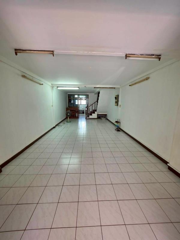 รูปที่2 ต้องการขายบ้านพร้อมที่ดิน บางจาก เขตพระโขนง ราคา 2,850,000 บาท