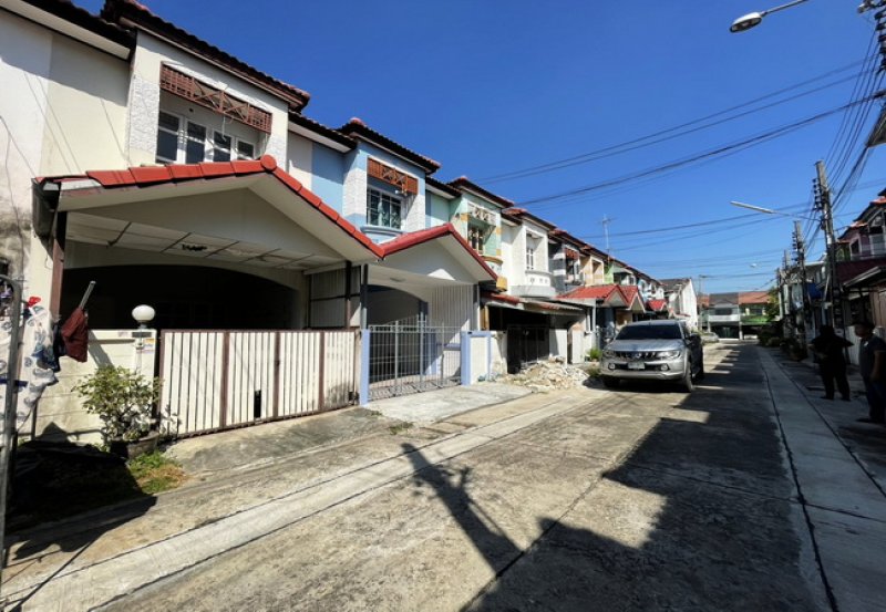 รูปที่2 ต้องการขายทาวน์โฮม ไทรน้อย ไทรน้อย ราคา 1,390,000 บาท