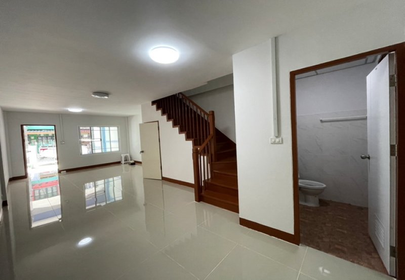 รูปที่5 ต้องการขายทาวน์โฮม ไทรน้อย ไทรน้อย ราคา 1,390,000 บาท