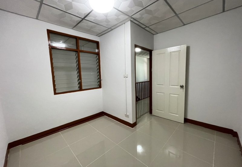 รูปที่8 ต้องการขายทาวน์โฮม ไทรน้อย ไทรน้อย ราคา 1,390,000 บาท