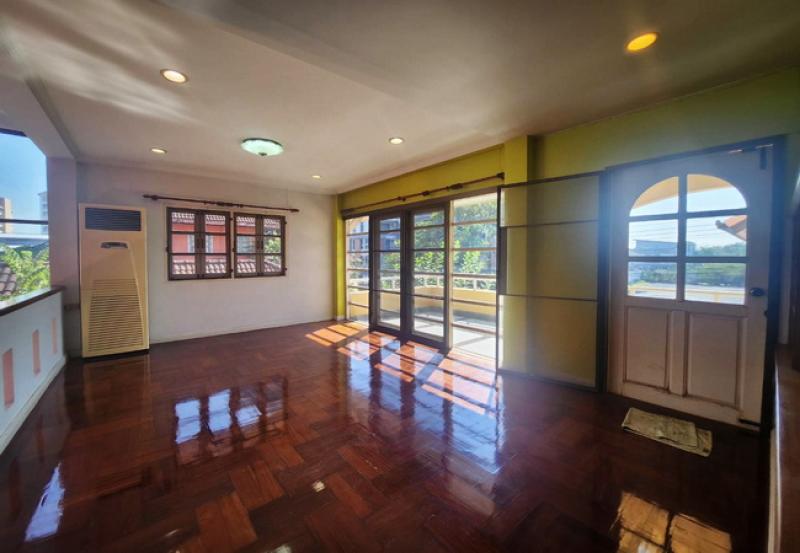 รูปที่4 ต้องการขายบ้านพร้อมที่ดิน หลักหก เมืองปทุมธานี ราคา 11,900,000 บาท