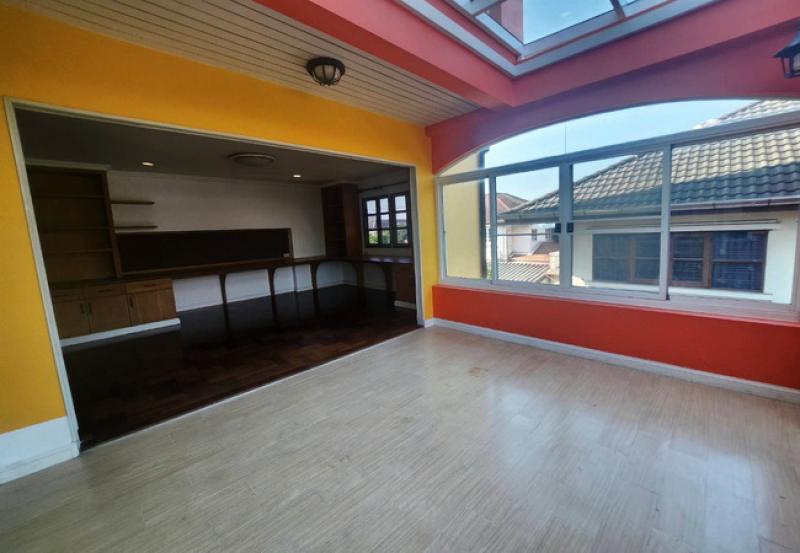 รูปที่8 ต้องการขายบ้านพร้อมที่ดิน หลักหก เมืองปทุมธานี ราคา 11,900,000 บาท