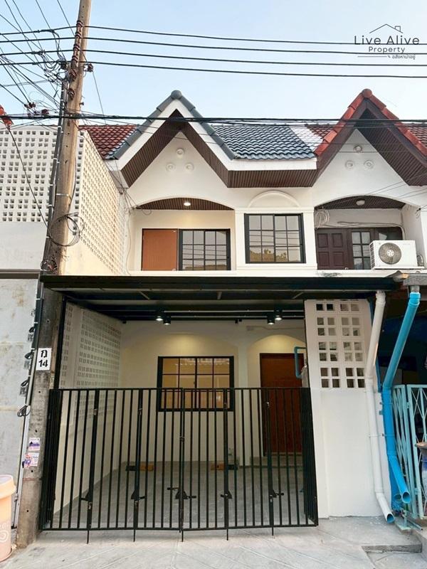 ขายทาวน์เฮาส์ 2 ชั้น NexHaus44 ปากซอยอ่อนนุช 44 เดินทางเข้าโซนทองหล่อ พระราม 9 รีโนเวทใหม่ทั้งหลัง พร้อมเข้าอยู่ โทร 085-826-6936