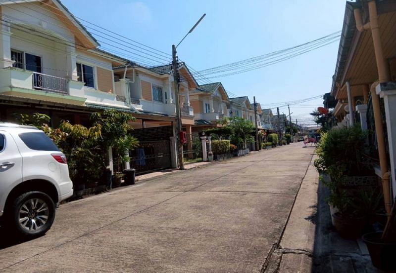 รูปที่2 ต้องการขายบ้านพร้อมที่ดิน บางรักพัฒนา บางบัวทอง ราคา 4,000,000 บาท