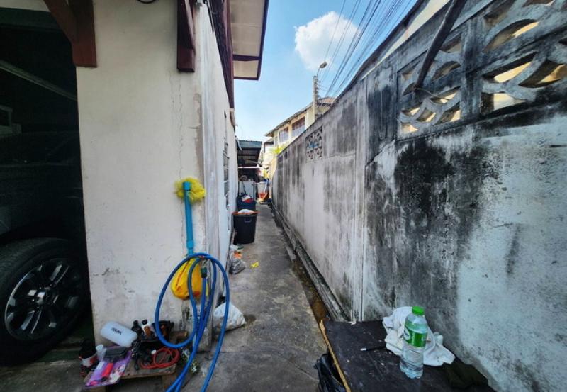 รูปที่3 ต้องการขายบ้านพร้อมที่ดิน บางขุนศรี เขตบางกอกน้อย ราคา 4,400,000 บาท