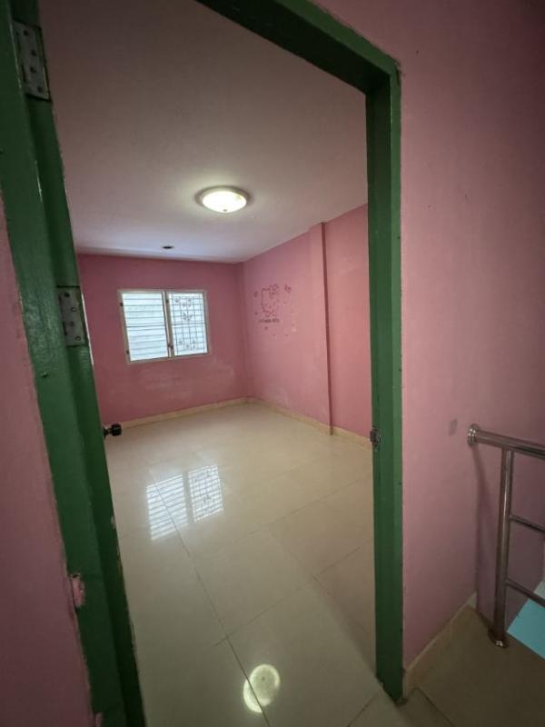 รูปที่2 ต้องการขายทาวน์โฮม บึง ศรีราชา ราคา 1,700,000 บาท