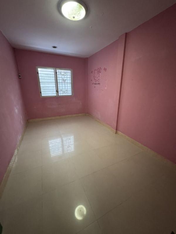 รูปที่3 ต้องการขายทาวน์โฮม บึง ศรีราชา ราคา 1,700,000 บาท