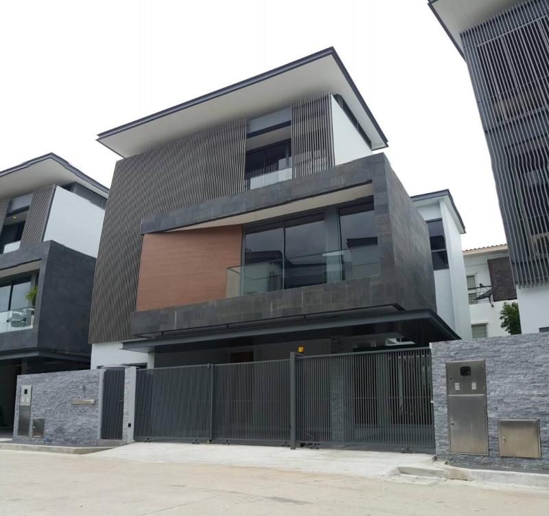 ขายบ้านเดี่ยว 3 ชั้น พร้อมสระส่วนตัว เลียบทางด่วนเอกมัยรามอินทรา
