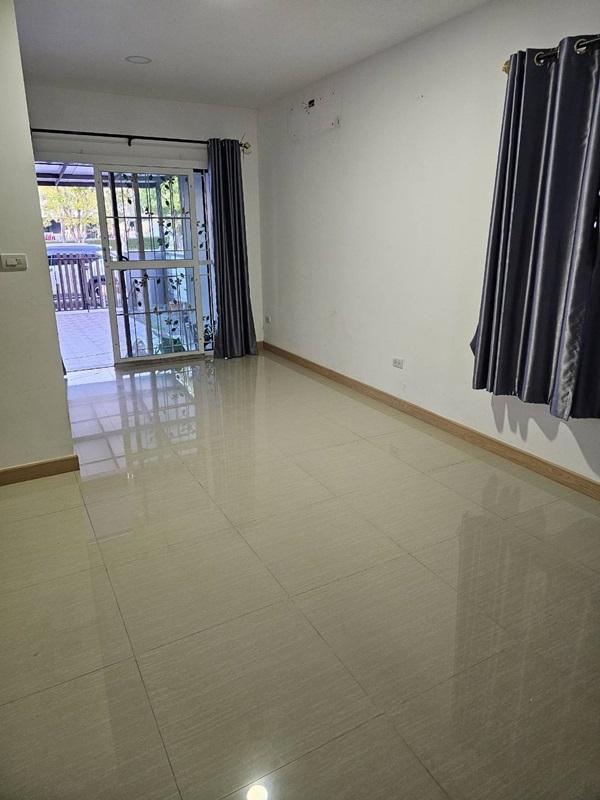 รูปที่5 ต้องการขายทาวน์โฮม บางสมัคร บางปะกง ราคา 2,500,000 บาท