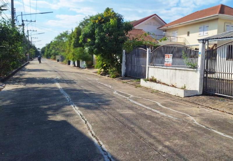 รูปที่2 ต้องการขายบ้านพร้อมที่ดิน คลองสี่ คลองหลวง ราคา 1,800,000 บาท