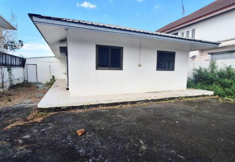 รูปที่5 ต้องการขายบ้านพร้อมที่ดิน คลองสี่ คลองหลวง ราคา 1,800,000 บาท