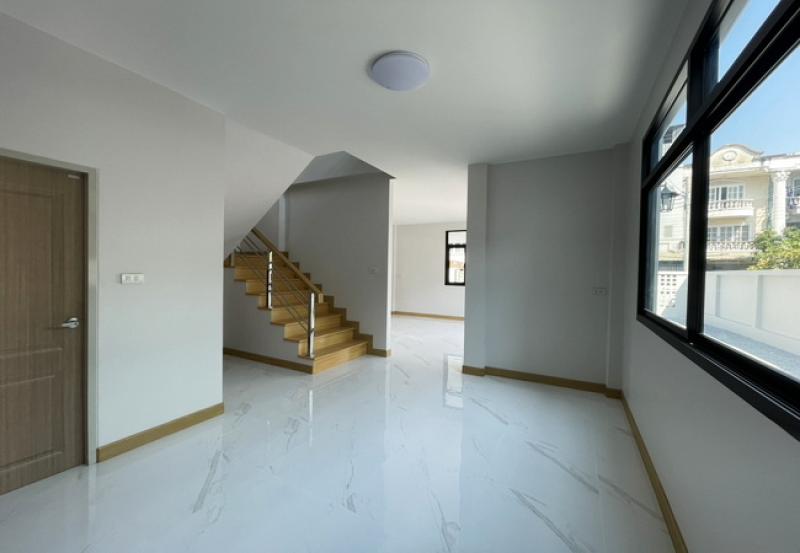 รูปที่5 ต้องการขายบ้านพร้อมที่ดิน ศาลาธรรมสพน์ เขตทวีวัฒนา ราคา 5,900,000 บาท