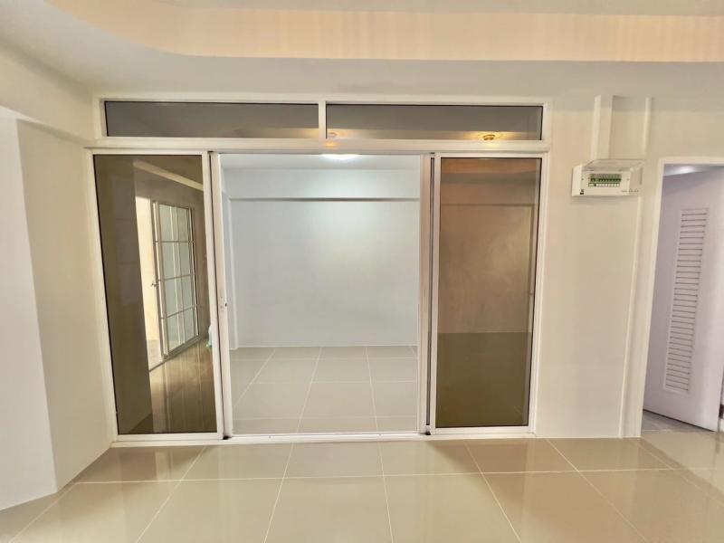 รูปที่5 ต้องการขายบ้านพร้อมที่ดิน ลำผักกูด ธัญบุรี ราคา 1,100,000 บาท
