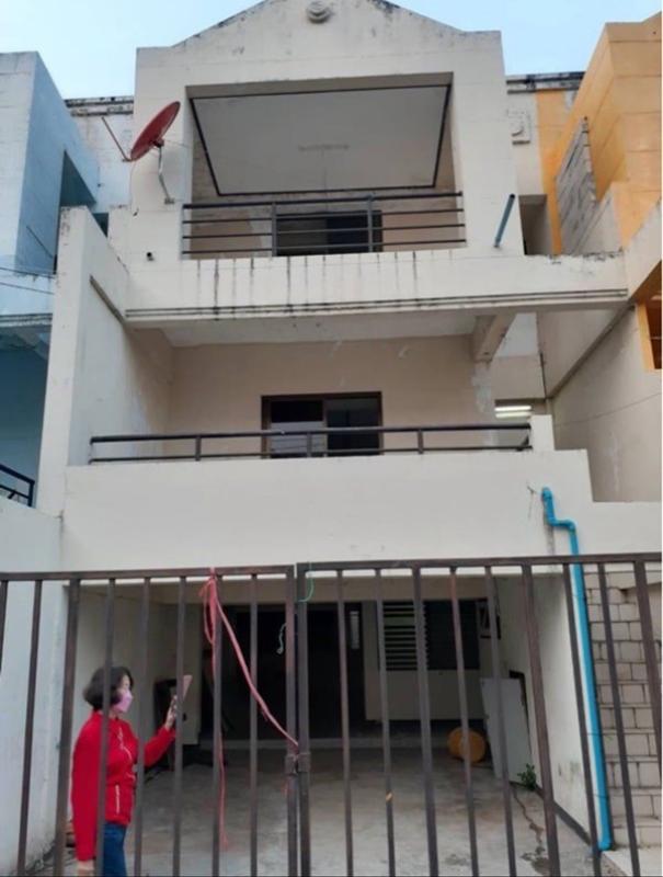 รูปที่2 ต้องการขายทาวน์โฮม คลองสอง คลองหลวง ราคา 1,800,000 บาท