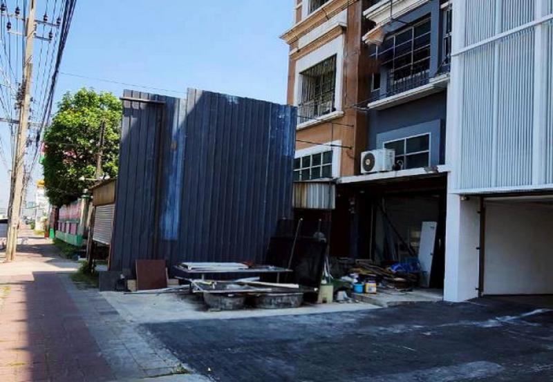 รูปที่3 ต้องการขายอาคารพาณิชย์ บางรักน้อย เมืองนนทบุรี ราคา 15,000,000 บาท