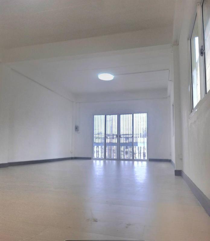 รูปที่3 ต้องการขายบ้านพร้อมที่ดิน คลองสามประเวศ เขตลาดกระบัง ราคา 1,990,000 บาท