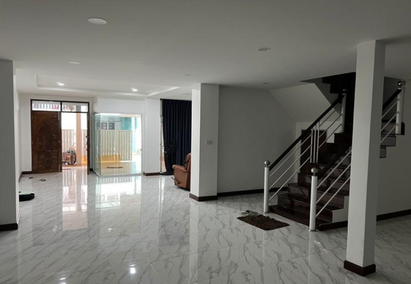 รูปที่3 ต้องการขายทาวน์โฮม คลองจั่น เขตบางกะปิ ราคา 5,200,000 บาท