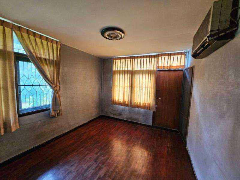 รูปที่5 ต้องการขายบ้านพร้อมที่ดิน ลาดพร้าว เขตลาดพร้าว ราคา 44,000,000 บาท