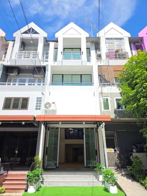 อาคารพานิชย์ 3 ชั้น ถ.รามคำแหง 180
