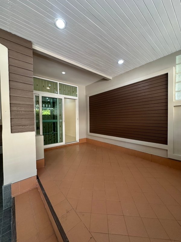 รูปที่2 ต้องการขายทาวน์โฮม ลาดสวาย ลำลูกกา ราคา 1,780,000 บาท