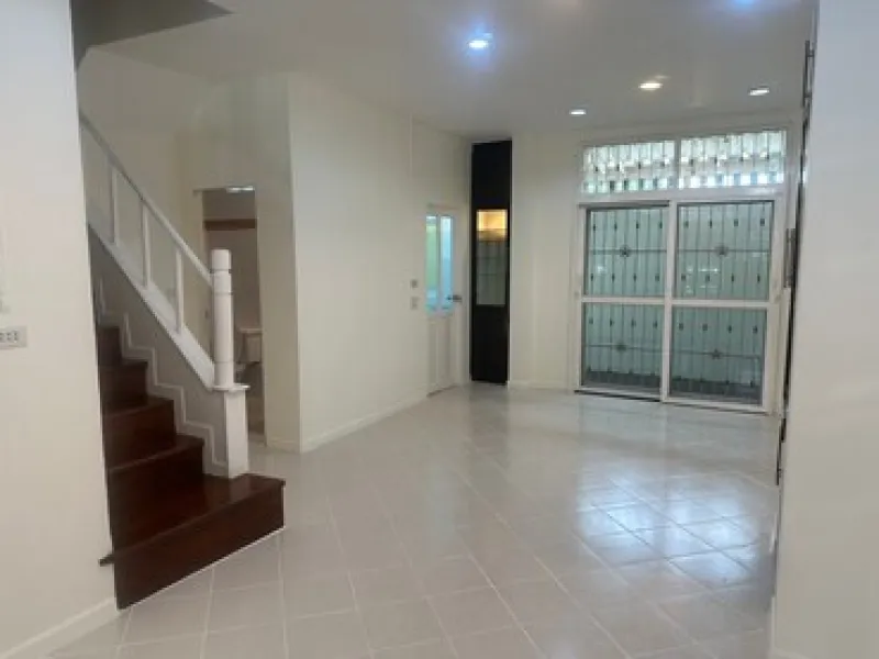 รูปที่3 ต้องการขายทาวน์โฮม ลาดสวาย ลำลูกกา ราคา 1,780,000 บาท