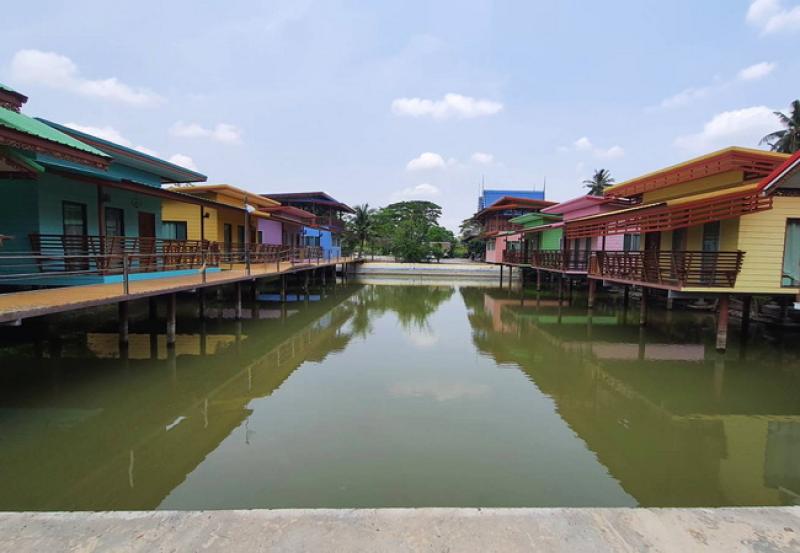 ขายกิจการรีสอร์ท ฟ้าสางที่บางครก โฮมสเตย์&รีสอร์ท บนที่ดิน 5 ไร่ ติดแม่น้ำเพชรบุรี